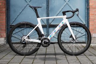 Pro někoho sezóna končí. My teprve zrychlujeme 🔥⚡ FLU RD AERO přechází na novou úroveň. Představujeme nové designy, nové...